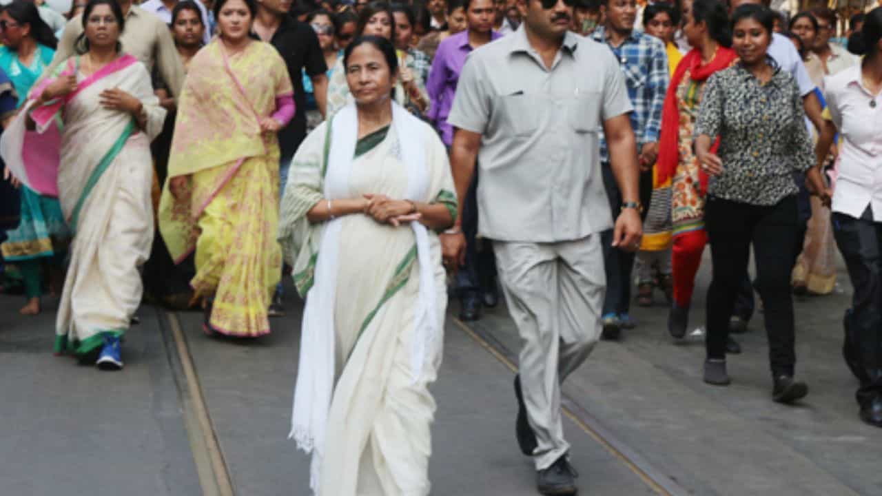 Mamata Banerjee-RG Kar: রবিবারের মধ্যে ফাঁসির ব্যবস্থা করুক CBI, এবার পথে নামবেন খোদ মমতা Mamata Banerjee-RG Kar: রবিবারের মধ্যে ফাঁসির ব্যবস্থা করুক CBI, এবার পথে নামবেন খোদ মমতা