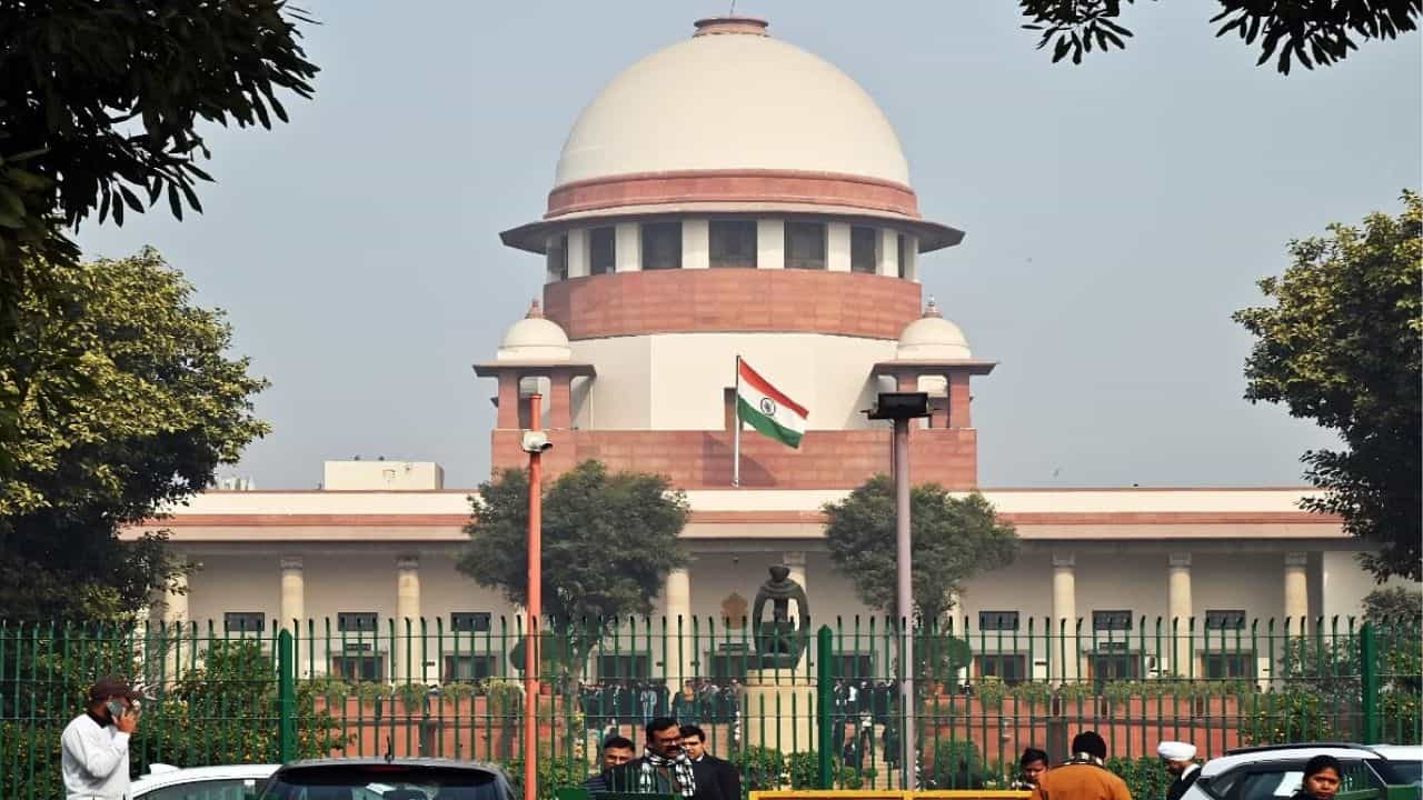 Supreme Court: সুপ্রিম কোর্টে উঠল 'সাগর দত্ত' প্রসঙ্গ, 'ব্যবস্থা নেওয়া উচিত' বললেন প্রধান বিচারপতি Supreme Court: সুপ্রিম কোর্টে উঠল 'সাগর দত্ত' প্রসঙ্গ, 'ব্যবস্থা নেওয়া উচিত' বললেন প্রধান বিচারপতি