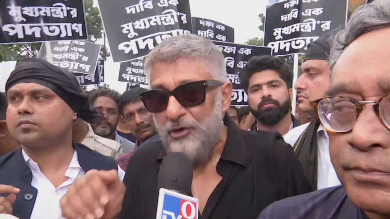 kashmir files director vivek agnihotri at Kolkata for RG Kar protest