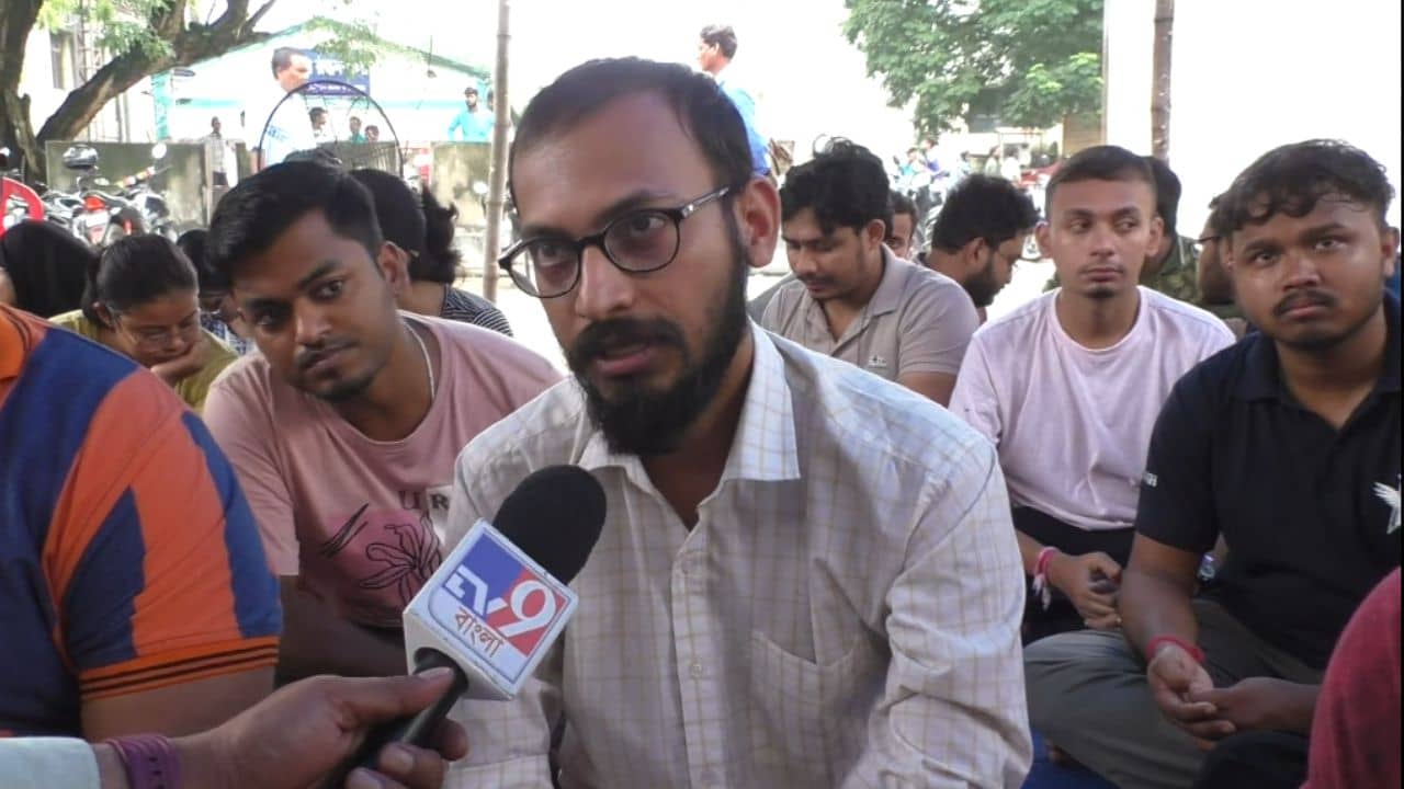 Bankura Medical: আমাদেরও তো জীবন আছে দাদা, কর্মবিরতি চলছে বাঁকুড়া মেডিক্যালে