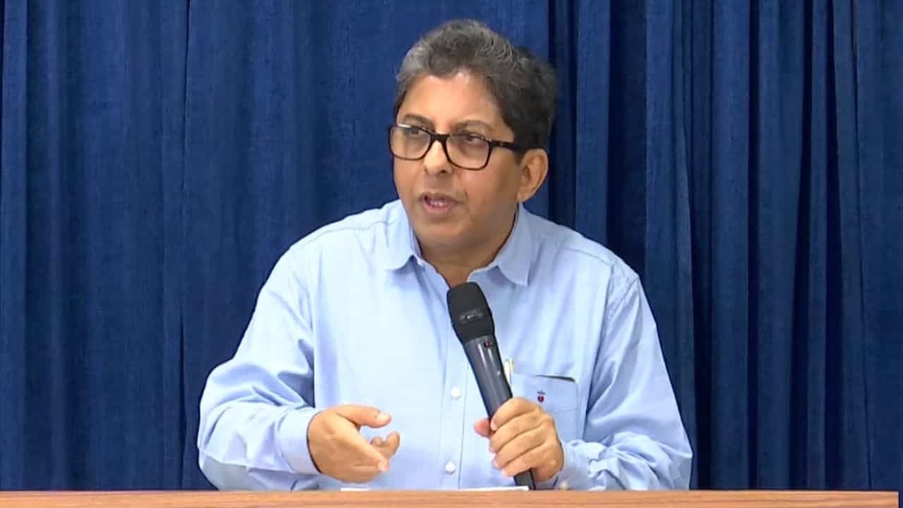 Alapan Banerjee: 'বনধ বেআইনি', কাল জনজীবন স্বাভাবিক রাখার আর্জি সরকারের Alapan Banerjee: 'বনধ বেআইনি', কাল জনজীবন স্বাভাবিক রাখার আর্জি সরকারের