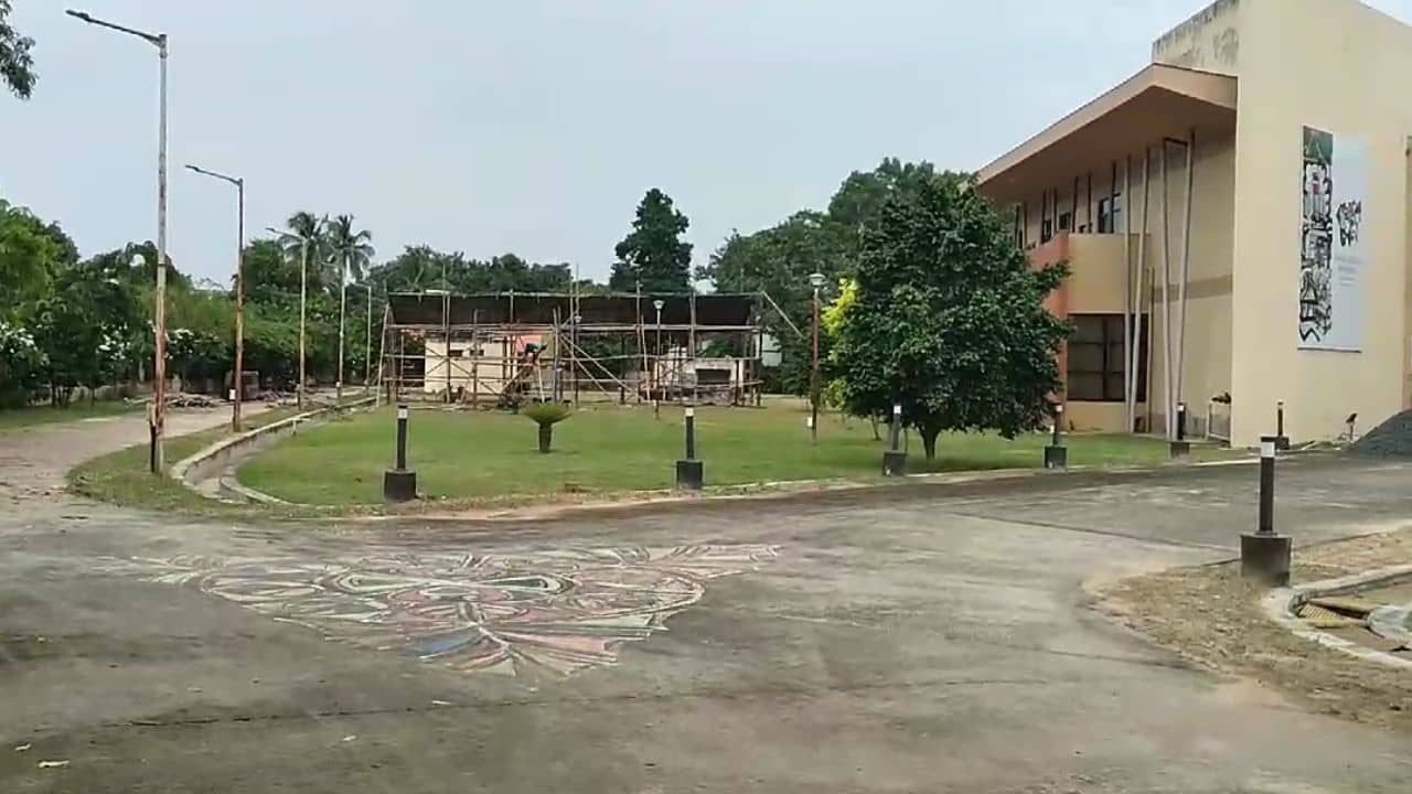 VisvaBharati: বিশ্বভারতীর বাংলাদেশ ভবনে ২২ শ্রাবণের অনুষ্ঠান নয়, বদল হল স্থান