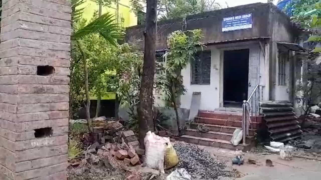 Howrah: 'বলুদা'র আরও এক বাড়ির খোঁজ হাওড়ায়, ছেলের নামে আছে সংস্থাও Howrah: 'বলুদা'র আরও এক বাড়ির খোঁজ হাওড়ায়, ছেলের নামে আছে সংস্থাও