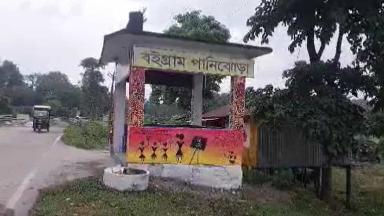 Boigram: একটা গ্রাম শুধুই বইয়ে ঠাসা, রাজ্যের প্রথম বইগ্রাম পানিঝোড়ায় Boigram: একটা গ্রাম শুধুই বইয়ে ঠাসা, রাজ্যের প্রথম বইগ্রাম পানিঝোড়ায়