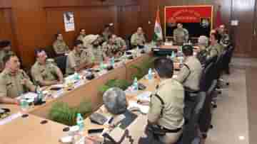 Indo-Bangladesh Border: মাছিও যেন না গলতে পারে, সীমান্ত নিয়ে বিএসএফের ডিজির কড়া নির্দেশ