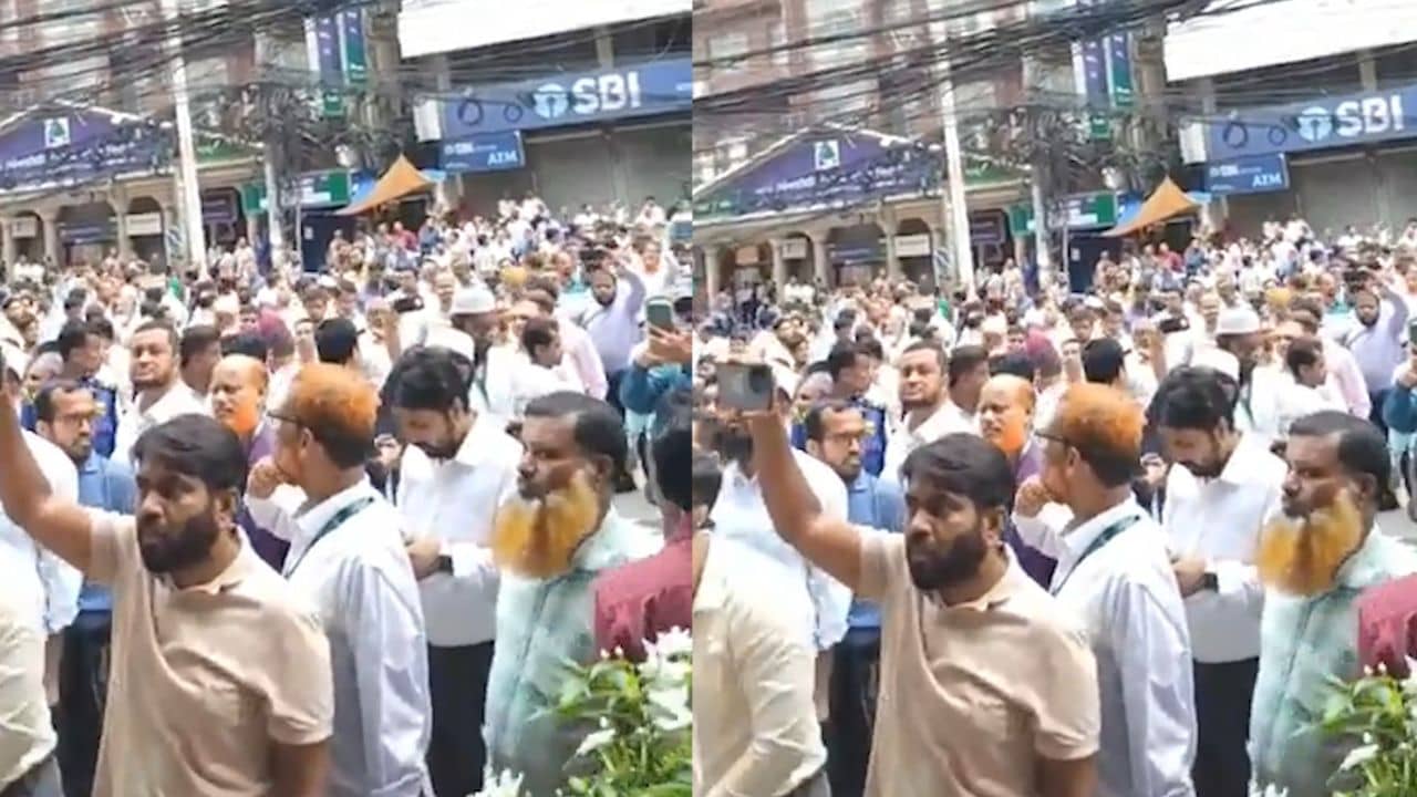 Bank-ATM: ব্যাঙ্ক-এটিএমের সামনে ভয়ঙ্কর ভিড়, টাকা তুলে নেওয়ার হিড়িক