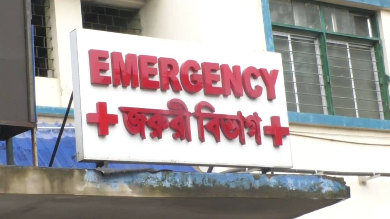 Medinipur Medical: আমাদের ইভটিজিংয়েরও শিকার হতে হয়, মুখ খুলছেন অন্য মেডিক্যাল কলেজের পড়ুয়ারাও