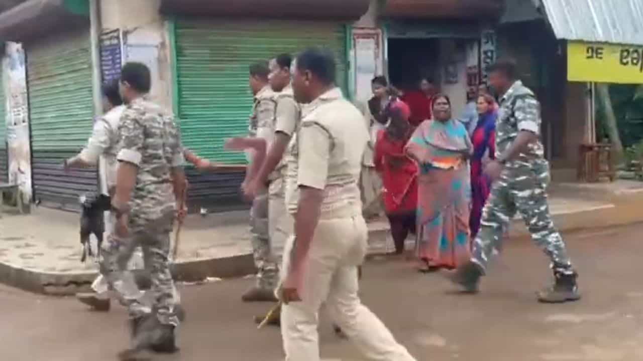 TMC: ভোটে বিরোধীরা কই? এ তো তৃণমূল ভার্সেস তৃণমূলের নির্বাচন TMC: ভোটে বিরোধীরা কই? এ তো তৃণমূল ভার্সেস তৃণমূলের নির্বাচন