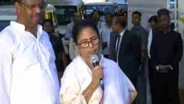 Mamata Banerjee: রাজভবনে একা আসতে প্রবলেম আছে, স্বাধীনতা দিবসের অনুষ্ঠানে টিম নিয়ে গেলেন মমতা