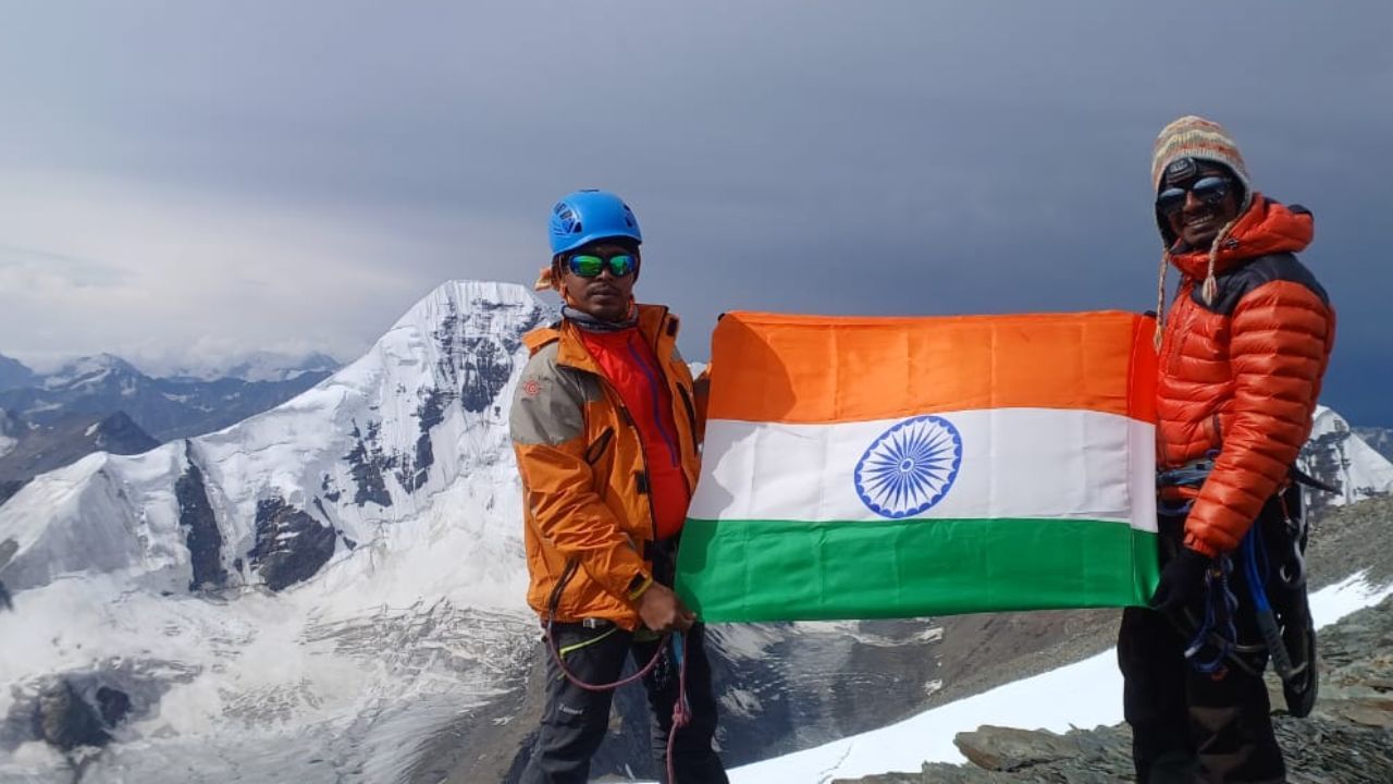 Mountain Climbing: জগৎসভায় শ্রেষ্ঠ ভারতই, দুই বাঙালি প্রমাণ করল আবারও