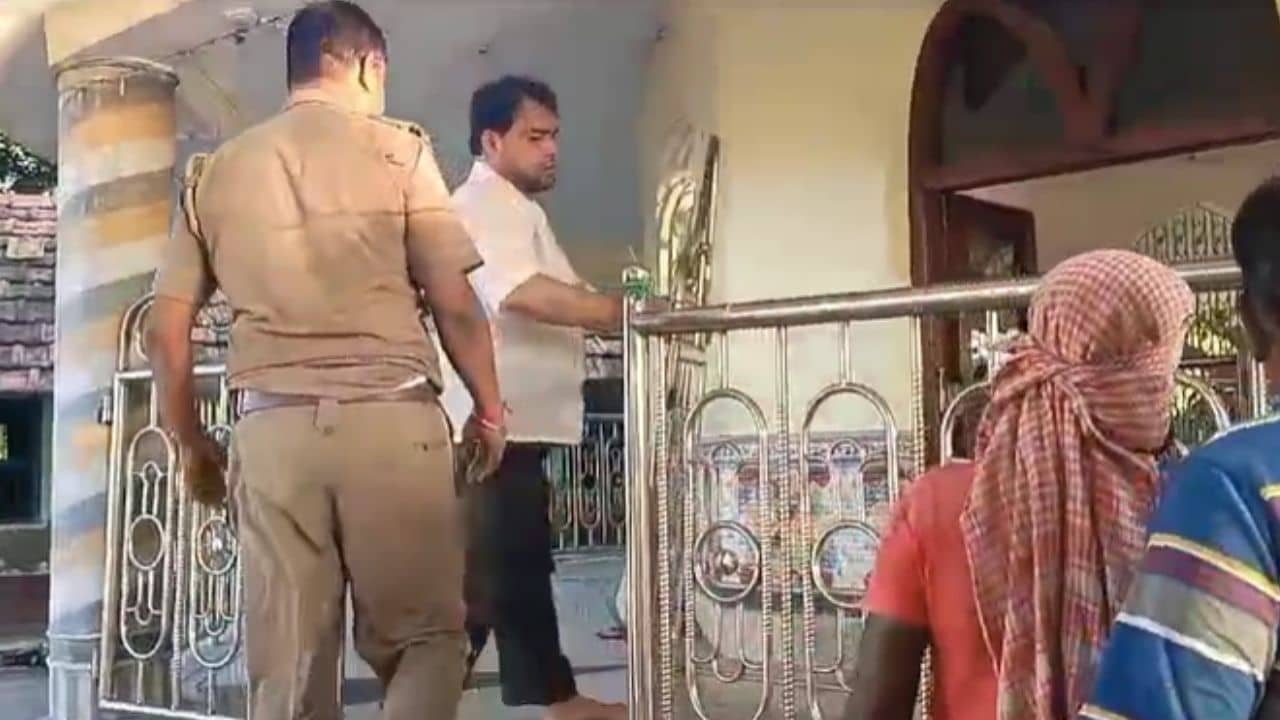 Howrah: সাতসকালে মাজারে ঢুকে এই কীর্তি? গ্রামের লোকজনও ছাড়ার পাত্র নয়...