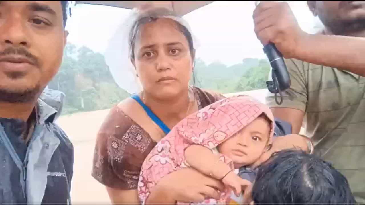 Tripura: ভয়াবহ পরিস্থিতি ত্রিপুরায়, কোলের সন্তান নিয়ে ঘর ছেড়ে পথে...