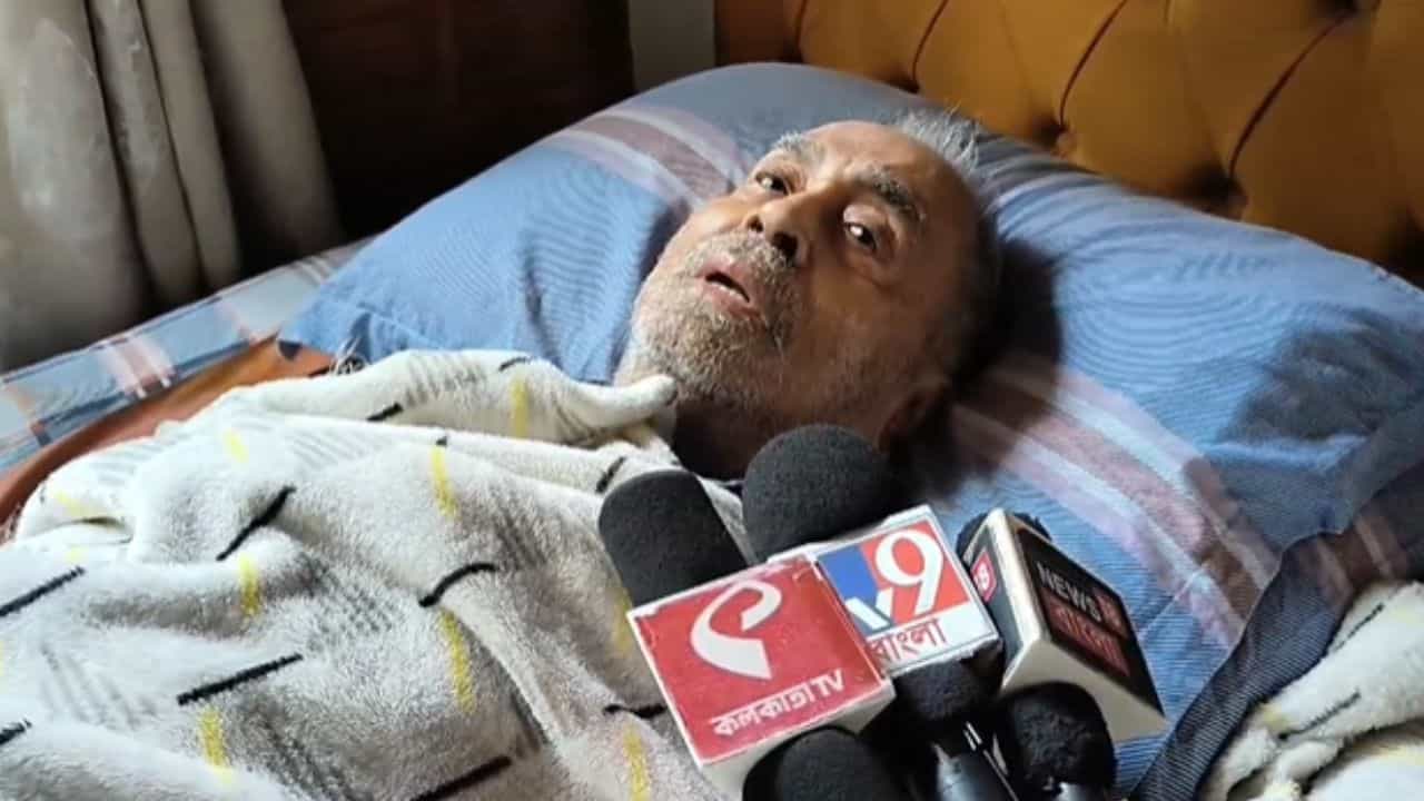 Abdur Razzak Molla: 'হেলে ধরতে পারে না, কেউটে ধরতে এসেছে', বুদ্ধবাবুকেই বলেছিলেন রেজ্জাক, আজ কী বলছেন? Abdur Razzak Molla: 'হেলে ধরতে পারে না, কেউটে ধরতে এসেছে', বুদ্ধবাবুকেই বলেছিলেন রেজ্জাক, আজ কী বলছেন?