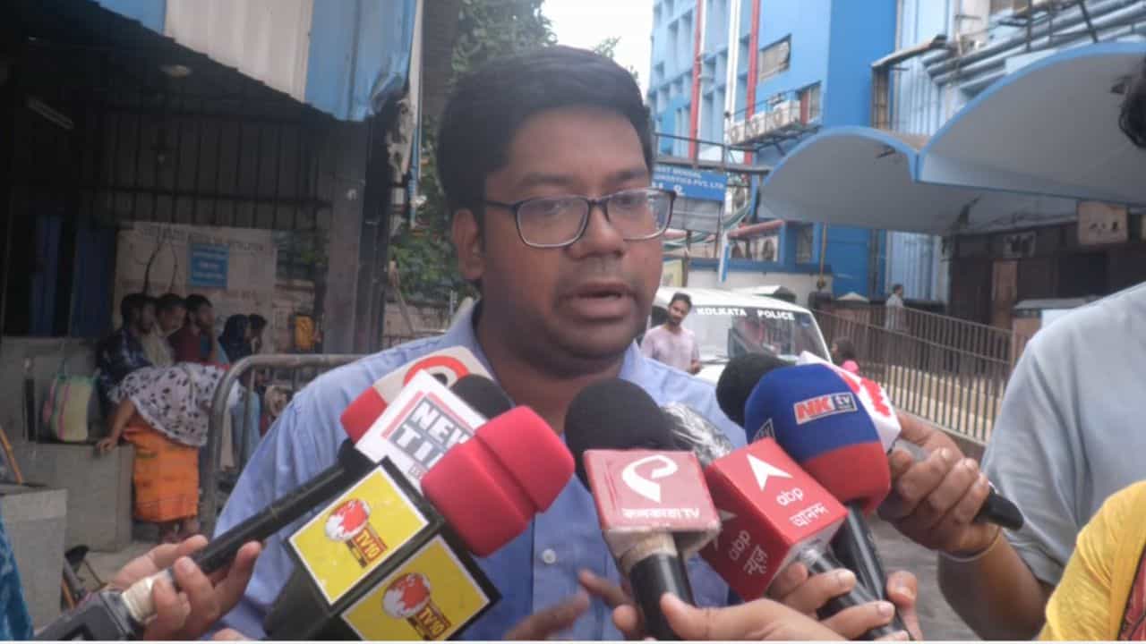 RG Kar: 'তদন্তের গতিপ্রকৃতি স্পষ্ট নয়', আজ সিজিও কমপ্লেক্সে যাচ্ছেন ডাক্তাররা RG Kar: 'তদন্তের গতিপ্রকৃতি স্পষ্ট নয়', আজ সিজিও কমপ্লেক্সে যাচ্ছেন ডাক্তাররা