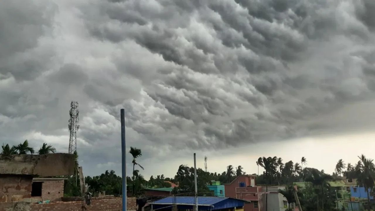 Rain Forecast: আরও চোখ পাকাচ্ছে নিম্নচাপ, সবথেকে বেশি ভয় কোন কোন জেলায়, কী বলছে আবহাওয়া দফতর