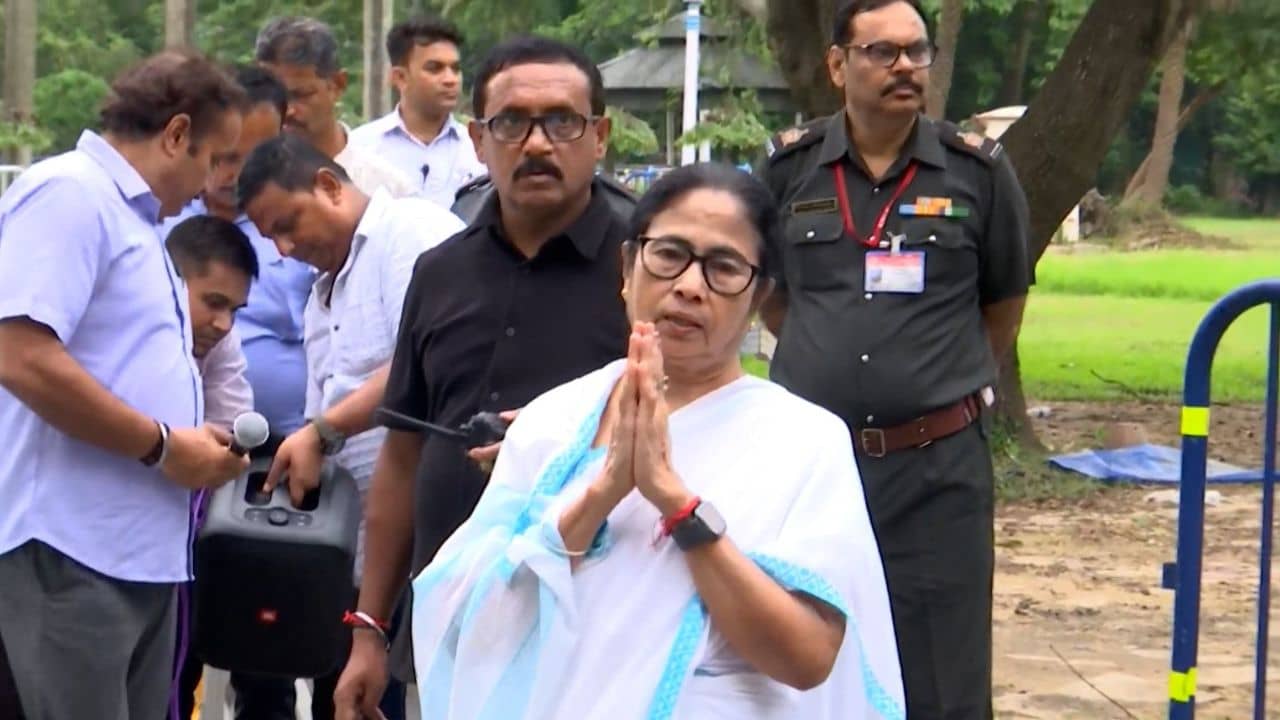 Mamata Banerjee on Bangladesh: এমন পোস্ট করবেন না যাতে হিংসা ছড়ায়, BJP নেতাদের বিশেষ করে বলছি ...., হাত জোড় করে আবেদন মমতার