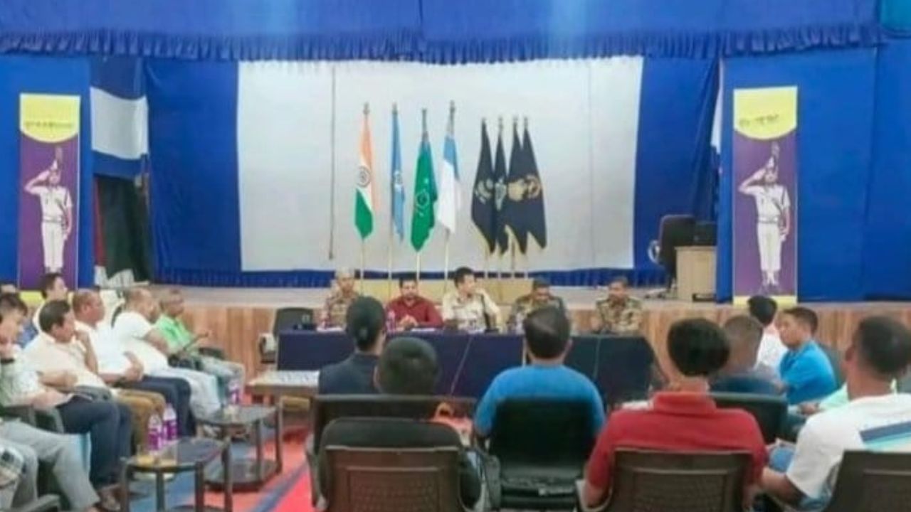 Manipur: আর হিংসা নয়, মণিপুরে অবশেষে ফিরছে শান্তি, বড় পদক্ষেপ কুকি-মেতেইদের Manipur: আর হিংসা নয়, মণিপুরে অবশেষে ফিরছে শান্তি, বড় পদক্ষেপ কুকি-মেতেইদের