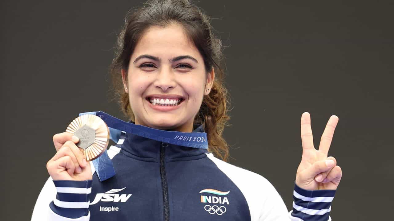 Manu Bhaker: পদক জিততেই খুলে গেল কপাল, ২ দিনেই পেলেন ৪০টা অফার, কত দর হাঁকছেন মনু ভাকের? Manu Bhaker: পদক জিততেই খুলে গেল কপাল, ২ দিনেই পেলেন ৪০টা অফার, কত দর হাঁকছেন মনু ভাকের?
