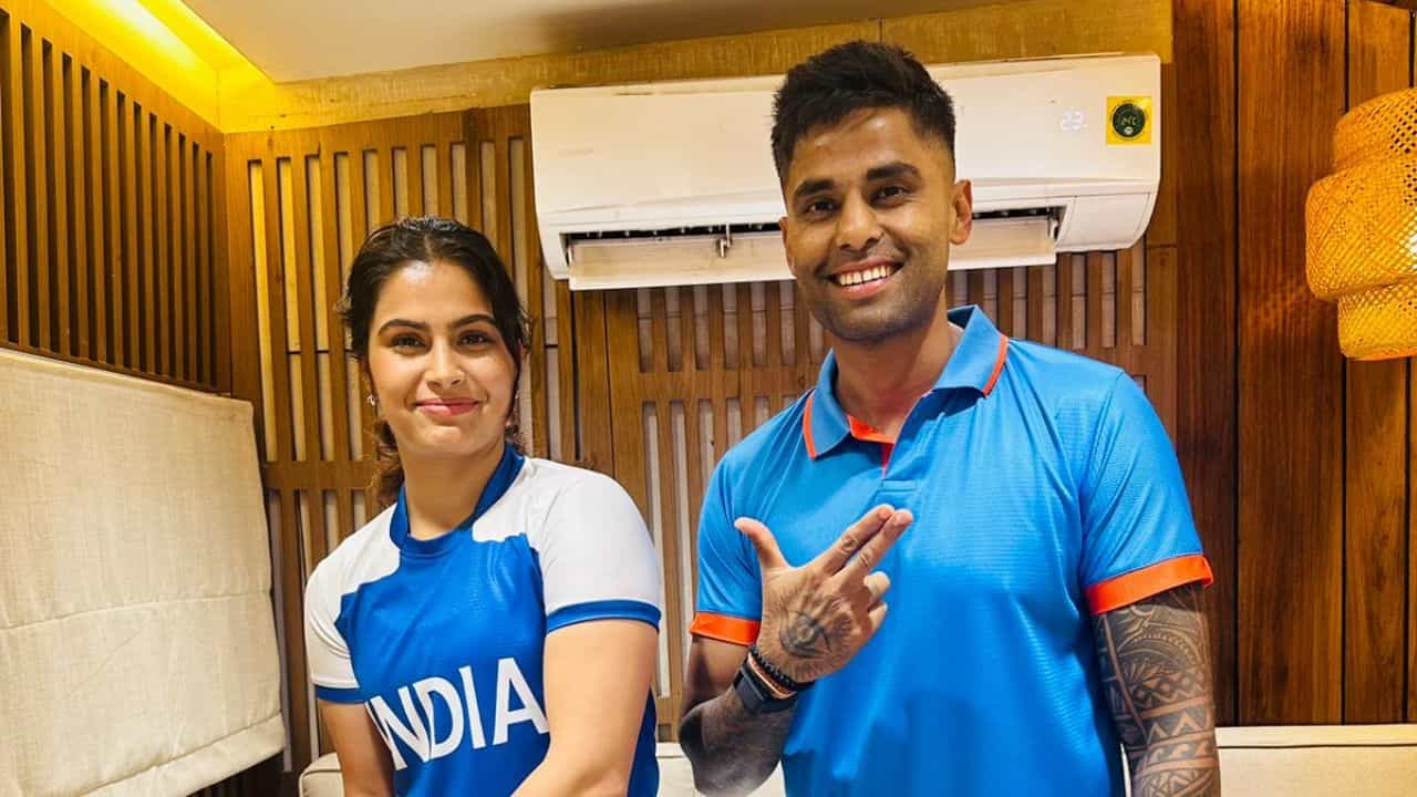 Manu Bhaker: হঠাৎ করেই খেলা বদল; এ বার ক্রিকেটার মনু, আর শুটার হলেন সূর্য! Manu Bhaker: হঠাৎ করেই খেলা বদল; এ বার ক্রিকেটার মনু, আর শুটার হলেন সূর্য!
