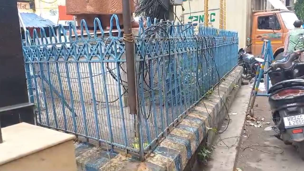Medinipur: বিদ্যুতের খোলা তারে মৃত্যু হাওড়ায়, তারপরেও মেদিনীপুরের ছবিটা বদলাচ্ছে কোথায়?