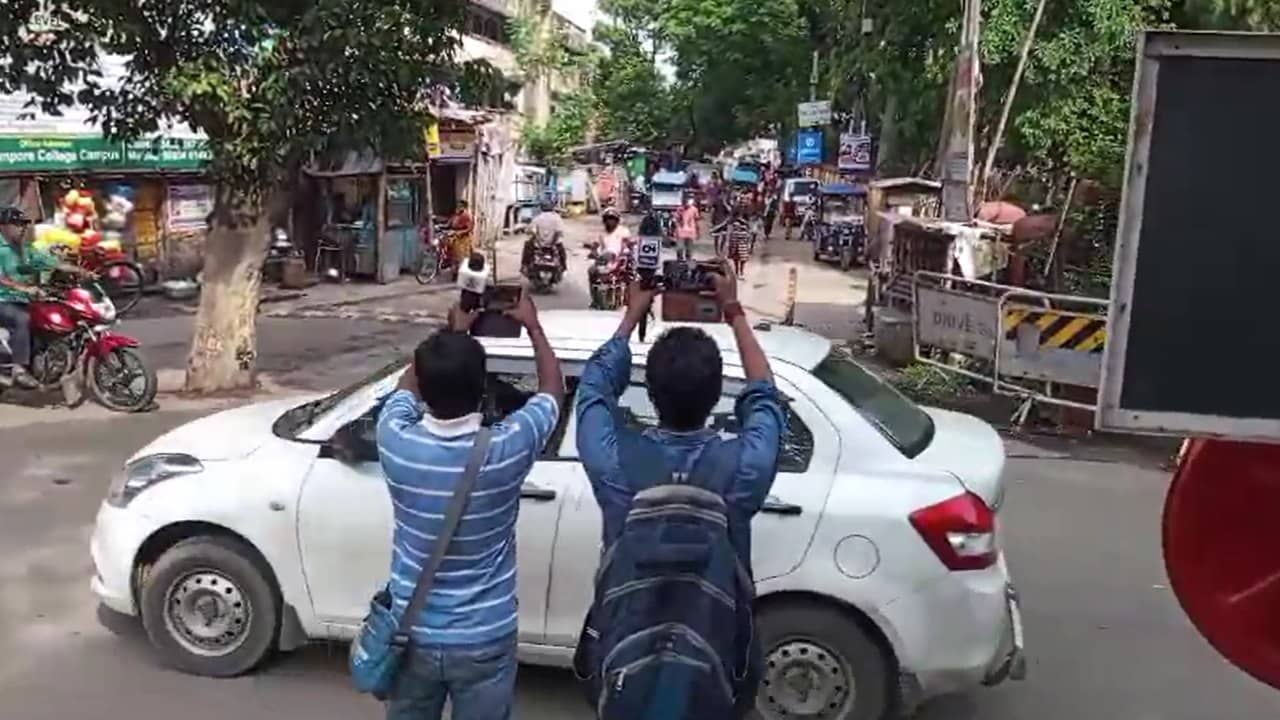 Murshidabad: পরিবারের সন্দেহ ভূতে ধরেছে! ওঝার নির্দেশে মুখে জুতো দিয়ে ৪ কিলোমিটার ঘোরানো হল মহিলাকে