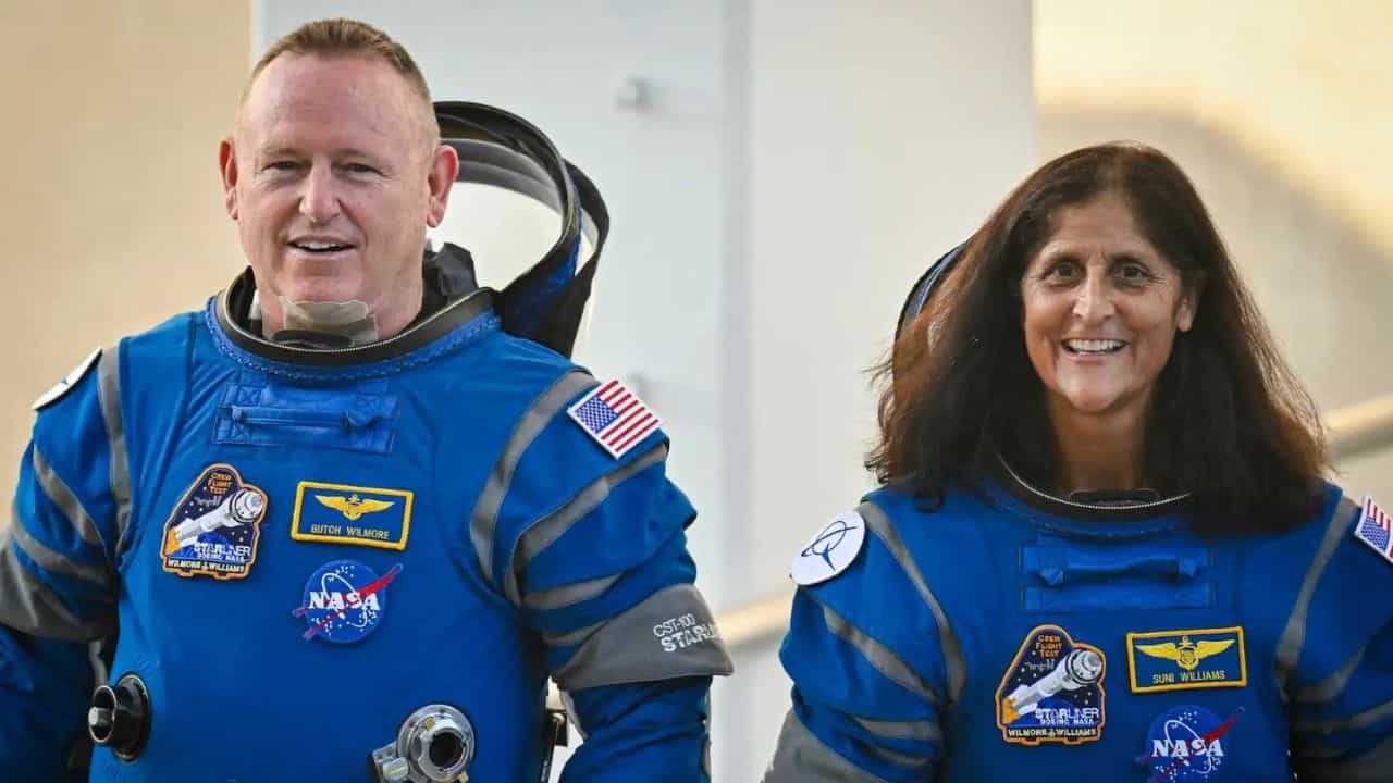Sunita Williams: সুনীতাকে মহাকাশে রেখেই ফিরে আসছে স্টারলাইনার! কী লেখা আছে ২ মহাকাশচারীর ভাগ্যে? Sunita Williams: সুনীতাকে মহাকাশে রেখেই ফিরে আসছে স্টারলাইনার! কী লেখা আছে ২ মহাকাশচারীর ভাগ্যে?