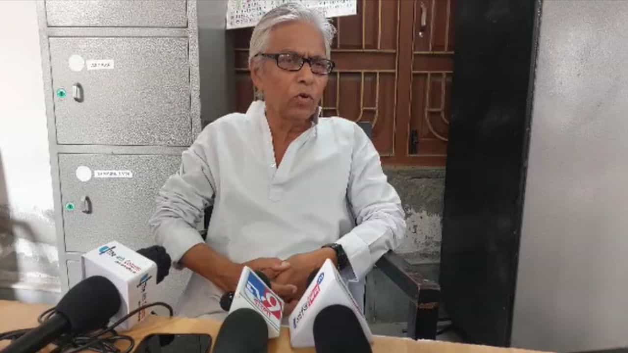 Alipurduar: আরজি কর-কাণ্ডের প্রতিবাদ, বঙ্গরত্ন ফেরালেন সাহিত্যিক পরিমল দে Alipurduar: আরজি কর-কাণ্ডের প্রতিবাদ, বঙ্গরত্ন ফেরালেন সাহিত্যিক পরিমল দে