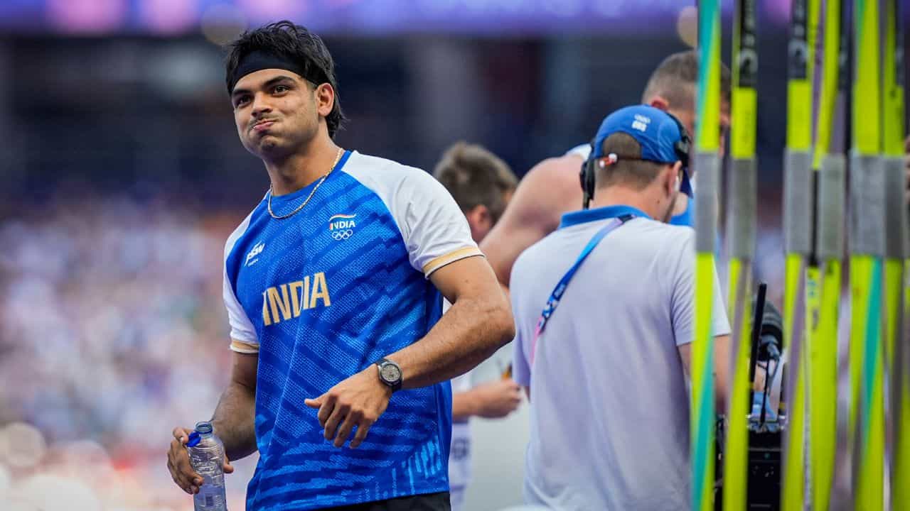 Neeraj Chopra: এক থ্রোয়েই সোনার পথে নীরজ, ফাইনালে 'বন্ধু' আর্শাদও Neeraj Chopra: এক থ্রোয়েই সোনার পথে নীরজ, ফাইনালে 'বন্ধু' আর্শাদও