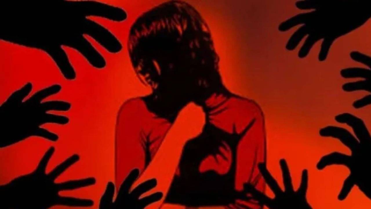 মুখে চেপে ধরেছিল বিয়ারের বোতল, গাড়ির ব্যাকসিটেই যুবতীর সঙ্গে যা করল ইন্সটাগ্রাম ফ্রেন্ড...বুক কেঁপে গেল প্রতিবেশীদের