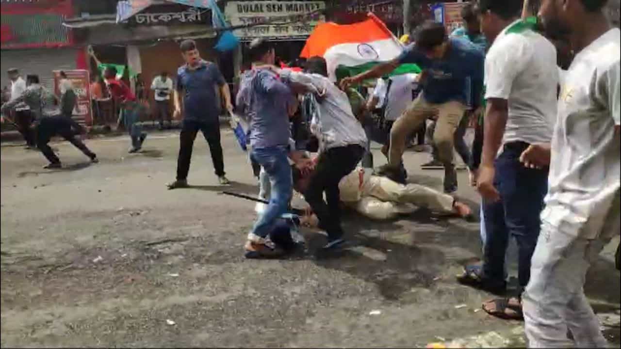 Nabanna Abhijan LIVE: বুধবার ১২ ঘণ্টার বাংলা বনধের ডাক দিল বিজেপি Nabanna Abhijan LIVE: বুধবার ১২ ঘণ্টার বাংলা বনধের ডাক দিল বিজেপি