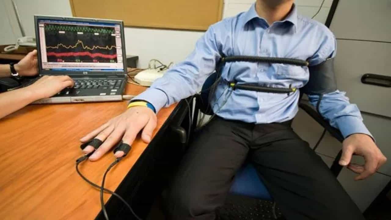 Polygraph Test: কোন কোন অপরাধে দিশা দেখিয়েছিল পলিগ্রাফ টেস্ট? Polygraph Test: কোন কোন অপরাধে দিশা দেখিয়েছিল পলিগ্রাফ টেস্ট?