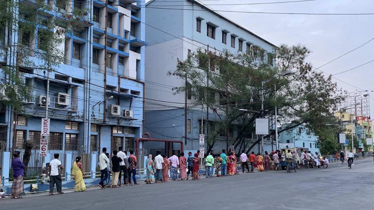 R. G. Kar Medical College and Hospital: হঠাৎ RG Kar-এর আউটডোরের সামনে তুমুল চিৎকার, হইহই কাণ্ড, কী হল আবার?