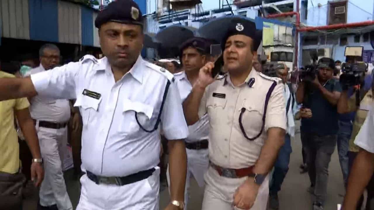 R G Kar-কাণ্ডে জয়েন্ট সিপি ক্রাইমের নেতৃত্বে সিট গঠন, আপাতত খুনে রুজু R G Kar-কাণ্ডে জয়েন্ট সিপি ক্রাইমের নেতৃত্বে সিট গঠন, আপাতত খুনে রুজু