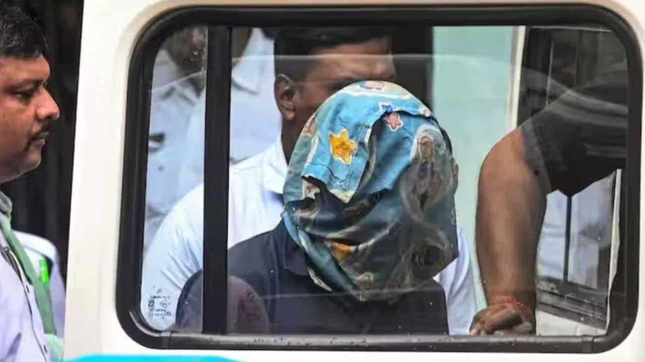 RG Kar: ঢোকেননি সেমিনার রুমে, উঁকি মেরে নাকি দেখেছিলেন, আদৌ সত্যি বলছেন? জানতে শুরু হল অভিযুক্ত সিভিক ভলান্টিয়রের পলিগ্রাফ টেস্ট