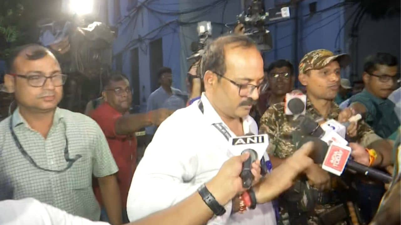 RG Kar: বহুত কুছ এভিডেন্স হ্যায়, RG Kar থেকে বেরিয়ে জানিয়ে দিলেন CBI কর্তা