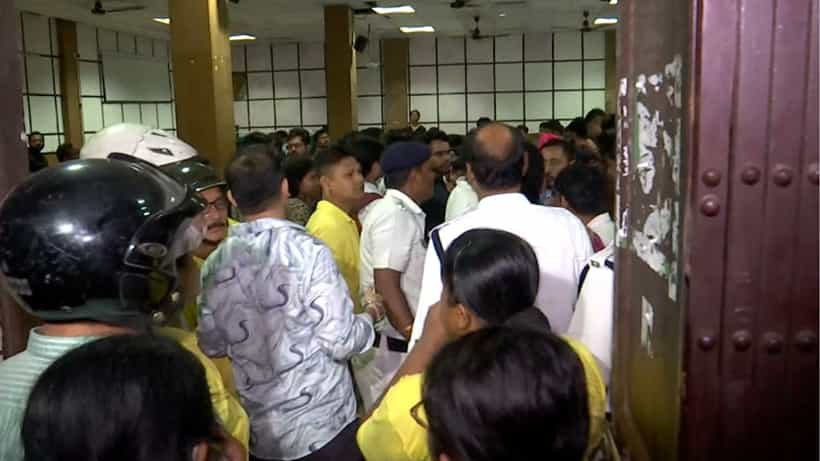RG Kar Murder Case: জিবি চলাকালীন উত্তেজনা, হাতাহাতিতে জড়ালেন জুনিয়র চিকিৎসকরা