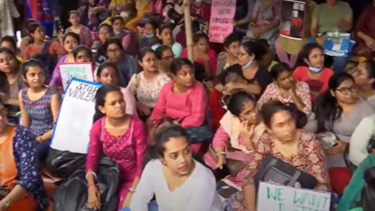 RG Kar Protest: স্বাস্থ্য ভবনের রক্তচক্ষু? আন্দোলনে সামিল হতেই বদলির ‘হুঁশিয়ারি’, ক্ষোভে ফেটে পড়লেন নার্সরা