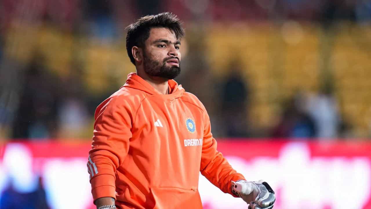 Rinku Singh: ঘুমোতে পারেন না রিঙ্কু সিং, ভোর ৩টে থেকে ৪টে; কারা আসে তাঁর ঘরে? Rinku Singh: ঘুমোতে পারেন না রিঙ্কু সিং, ভোর ৩টে থেকে ৪টে; কারা আসে তাঁর ঘরে?