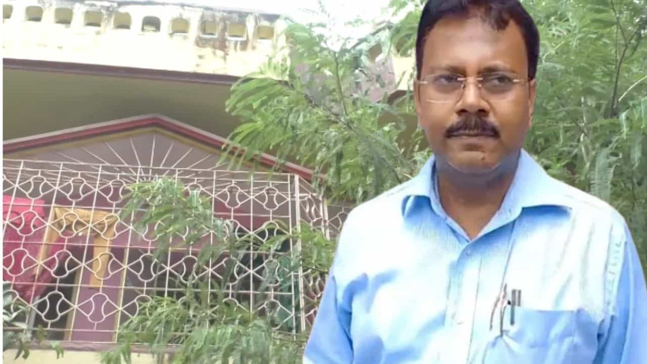 Sandip Ghosh: 'বাচ্চা হওয়ার ১৪ দিনের মধ্যে স্ত্রীর পেটে লাথি মারেন সন্দীপ, সেলাই ফেটে যায়' Sandip Ghosh: 'বাচ্চা হওয়ার ১৪ দিনের মধ্যে স্ত্রীর পেটে লাথি মারেন সন্দীপ, সেলাই ফেটে যায়'