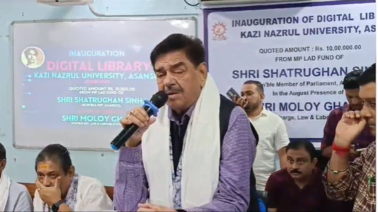 Shatrughan Sinha: বাংলার উপর নজর পড়েছে, ওঁর বক্তব্যকে বিকৃত করা হচ্ছে, মমতার হয়ে ব্যাটন ধরলেন শত্রুঘ্ন