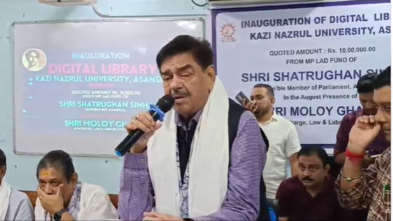 Shatrughan Sinha: বাংলার উপর নজর পড়েছে, ওঁর বক্তব্যকে বিকৃত করা হচ্ছে, মমতার হয়ে ব্যাটন ধরলেন শত্রুঘ্ন Shatrughan Sinha: বাংলার উপর নজর পড়েছে, ওঁর বক্তব্যকে বিকৃত করা হচ্ছে, মমতার হয়ে ব্যাটন ধরলেন শত্রুঘ্ন