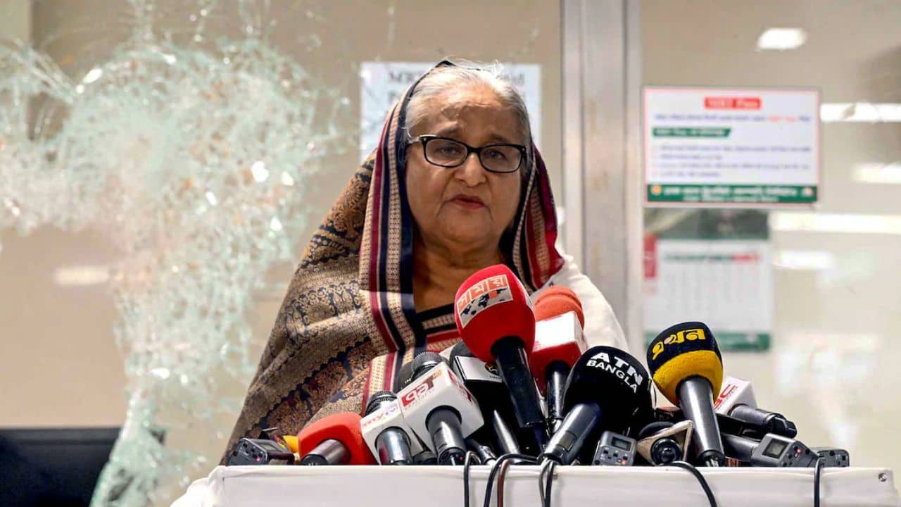 Sheikh Hasina: বায়ুসেনার ঘাঁটি করতে দিলে বাংলাদেশে কোনও সমস্যা হবে না, এক শ্বেতাঙ্গ-র কাছ থেকে প্রস্তাব পেয়েছিলেন হাসিনা