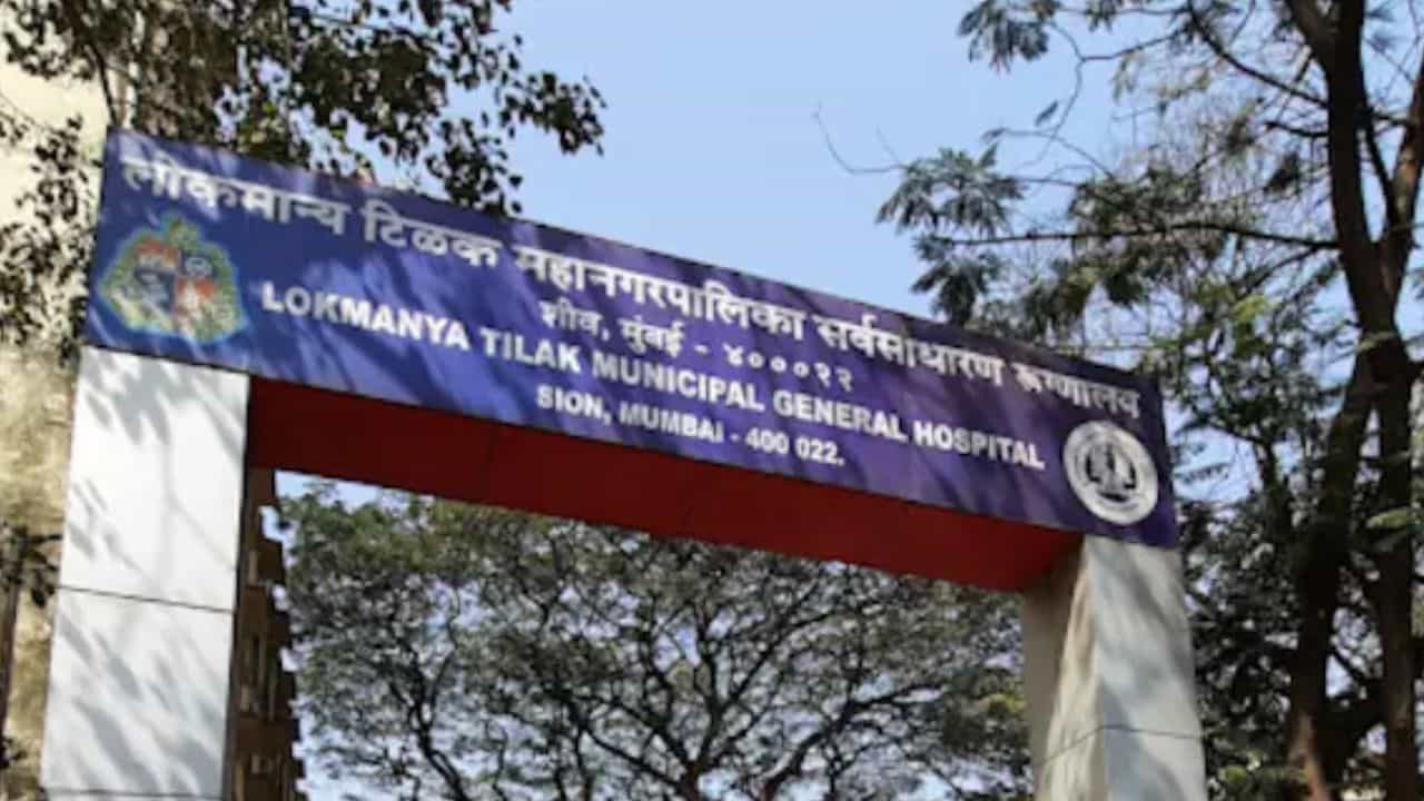 গালিগালাজ-জামা ধরে টান, নাইট ডিউটিতে থাকা মহিলা চিকিৎসককে হেনস্থা মত্ত রোগীর গালিগালাজ-জামা ধরে টান, নাইট ডিউটিতে থাকা মহিলা চিকিৎসককে হেনস্থা মত্ত রোগীর
