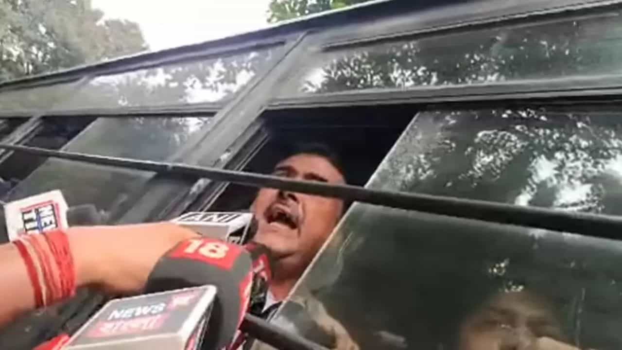 R G Kar: আরজি করের প্রতিবাদ মিছিল থেকে শুভেন্দুকে আটকের পাল্টা পথে নামল বিজেপি R G Kar: আরজি করের প্রতিবাদ মিছিল থেকে শুভেন্দুকে আটকের পাল্টা পথে নামল বিজেপি
