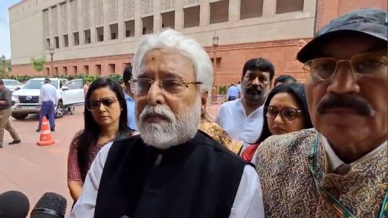 TMC Protest: ফের মাইক বন্ধের অভিযোগ, বিমায় GST প্রত্যাহারের দাবিতে লোকসভা থেকে ওয়াকআউট তৃণমূলের