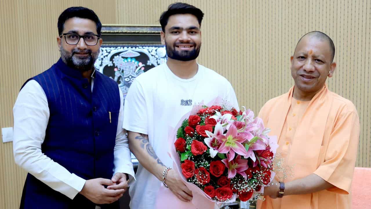 Rinku Singh: তোর বয়সই বা কত! যাঁর কথায় আত্মবিশ্বাস ফিরে পেয়েছেন রিঙ্কু সিং Rinku Singh: তোর বয়সই বা কত! যাঁর কথায় আত্মবিশ্বাস ফিরে পেয়েছেন রিঙ্কু সিং