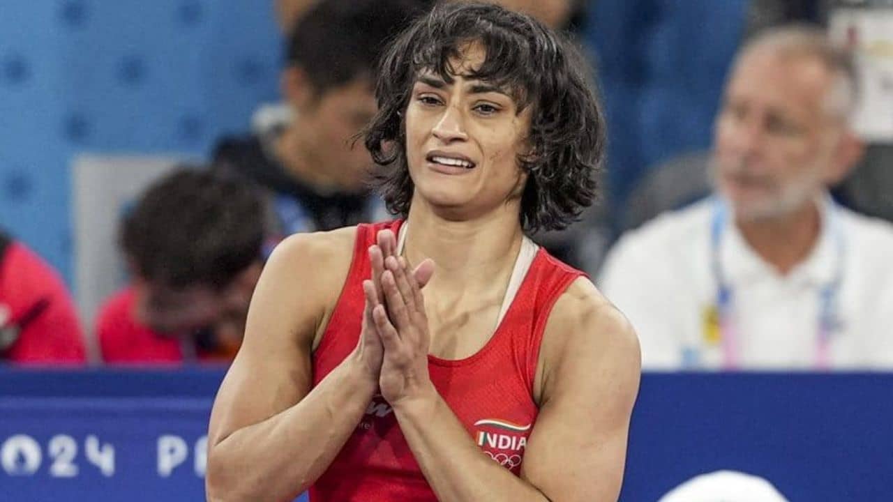 Vinesh Phogat: মনে হয়েছিল, মেয়েটা হয়তো মরে যাবে... বিনেশ ফোগাটকে নিয়ে মুখ খুললেন কোচ