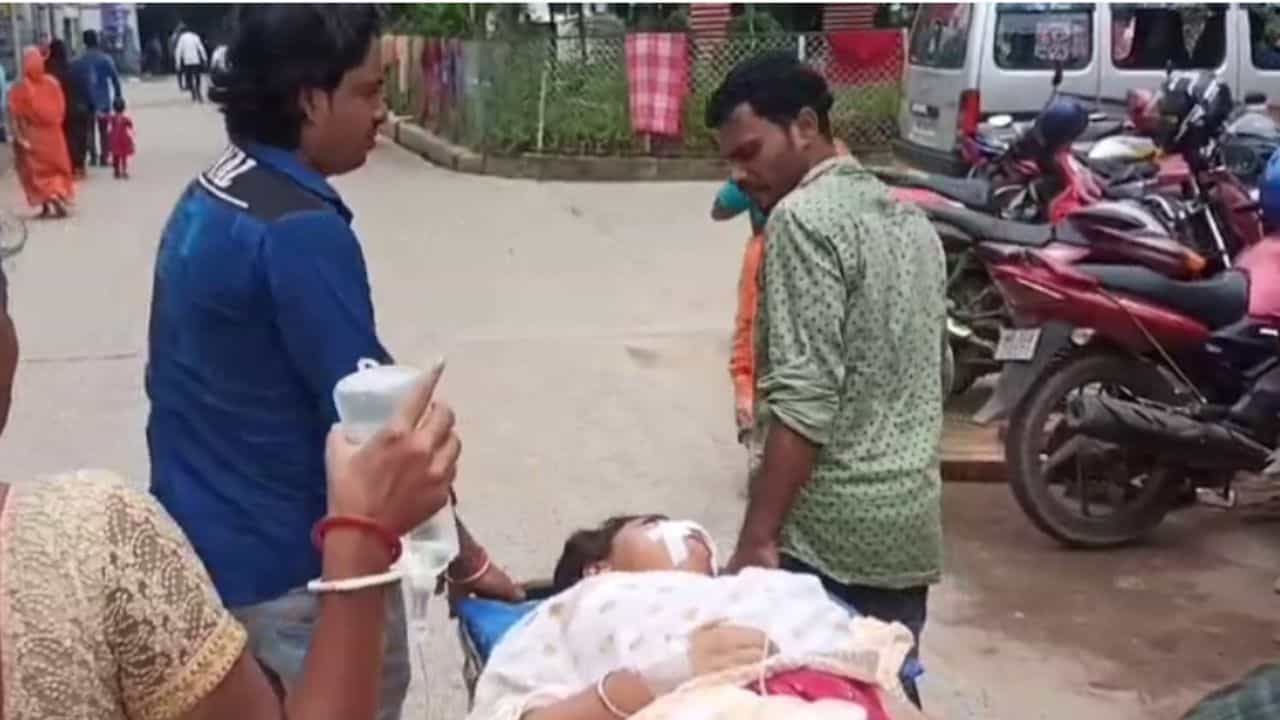 Purba Medinipur: ঘুমনোর সময় সিঁধ কেটে ঘরে ঢুকেছিল, ১ ঘণ্টা ধরে চলল 'তল্লাশি', শেষে মিলল কি না এই... Purba Medinipur: ঘুমনোর সময় সিঁধ কেটে ঘরে ঢুকেছিল, ১ ঘণ্টা ধরে চলল 'তল্লাশি', শেষে মিলল কি না এই...