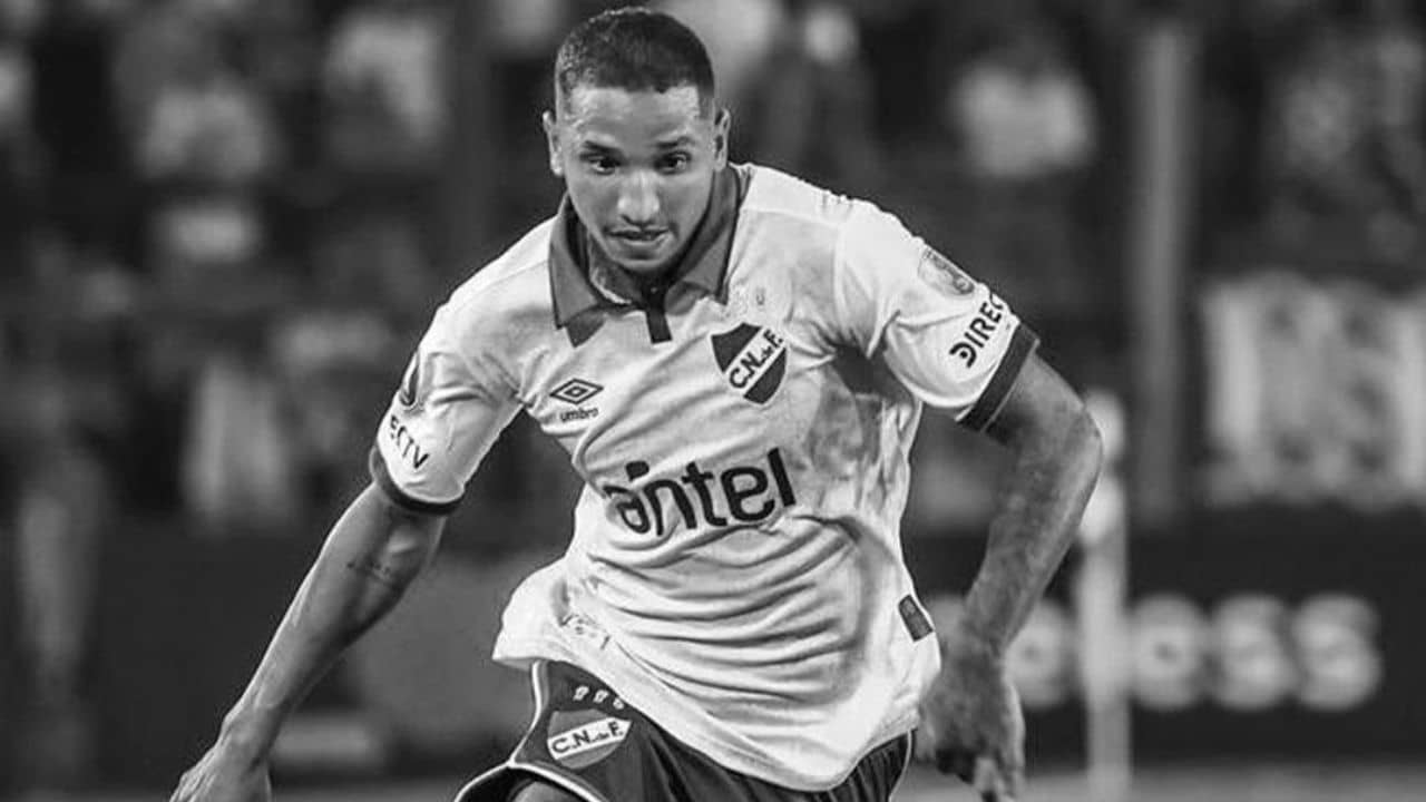 Footballer Death: মাঠে লুটিয়ে পড়েন, ২৭-এই মৃত্যুর কোলে উরুগুয়ের ফুটবলার