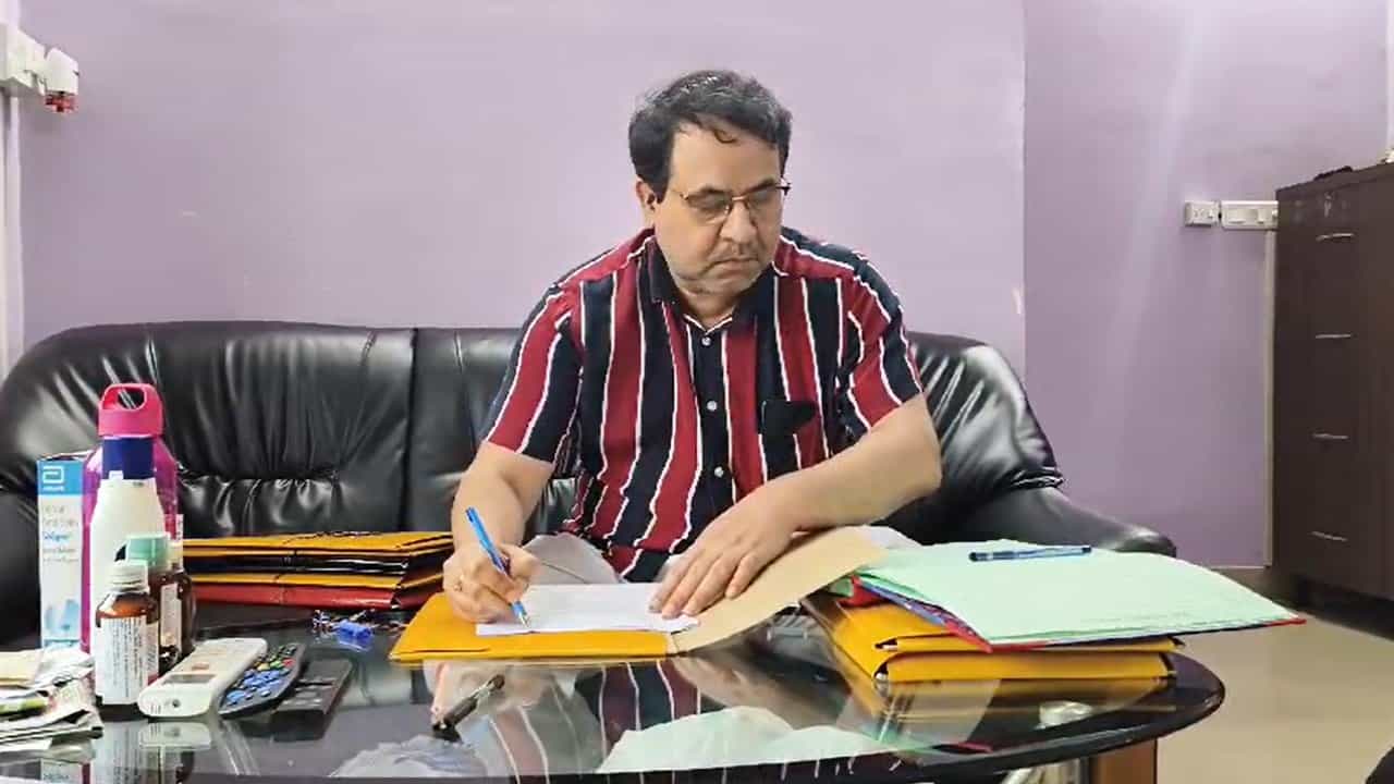 VC Resigned: লাগাতার আন্দোলন চালাচ্ছিল TMCP, অবশেষে পদত্যাগের সিদ্ধান্ত নিয়েই নিলেন রাজ্যের এই বিশ্ববিদ্যালয়ের উপাচার্য VC Resigned: লাগাতার আন্দোলন চালাচ্ছিল TMCP, অবশেষে পদত্যাগের সিদ্ধান্ত নিয়েই নিলেন রাজ্যের এই বিশ্ববিদ্যালয়ের উপাচার্য